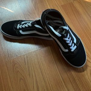Vans. Black and white. Us youth 6.